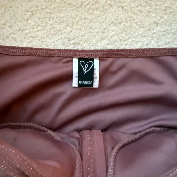 Elegant Mauve Off-Shoulder Top - Picture 4 of 6